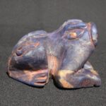 🐸 Inca Ritual Frog in Sodalite with Quartz Veins – Hand-Carved Pre-Columbian Style - Imagen 3