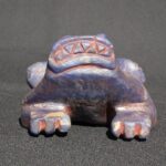 🐸 Inca Ritual Frog in Sodalite with Quartz Veins – Hand-Carved Pre-Columbian Style - Imagen 4