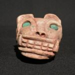 🗿 Title:Ancient Chavín Jaguar Head Carving – Quartz-Granite with Green Stone Inlays – Pre-Columbian Ritual Sculpture from Peru - Imagen 7