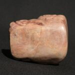 🗿 Title:Ancient Chavín Jaguar Head Carving – Quartz-Granite with Green Stone Inlays – Pre-Columbian Ritual Sculpture from Peru - Imagen 9