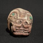 🗿 Title:Pre-Columbian Chavín Jaguar Head Sculpture – Quartz-Granite with Emerald Eye Inlay – Ancient Ritual Artifact from Peru - Imagen 5