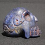 Sodalite Skull 450g Hand Carved w/ Double-Headed Serpent & Quartz Veins - Imagen 3