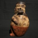 🏷️Chancay Ceramic Bottle 1400g – Hunter with Prey Figurine, Ancient Style Pottery - Imagen 3