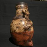 🏷️Chancay Ceramic Bottle 1400g – Hunter with Prey Figurine, Ancient Style Pottery - Imagen 5