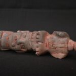 🏷️Condor Ritual Scepter 600g – Granite Stone, Turquoise Eyes, Seated Figure Carving - Imagen 9