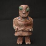 🏷️Alien Figure Paracas Style 1000g – Granite Sculpture with Sodalite & Turquoise Inlay
