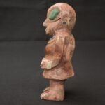 🏷️Alien Figure Paracas Style 1000g – Granite Sculpture with Sodalite & Turquoise Inlay - Imagen 2