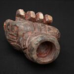 Moche ritual hand sculpture with pre-Columbian mother-of-pearl inlays - Imagen 8