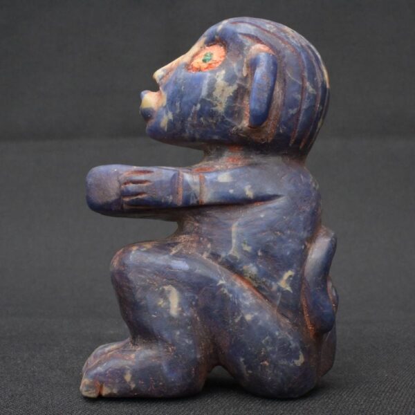 Handcrafted Sodalite Monkey Figurine Quartz Veins Inlaid Turquoise Eyes Art - Imagen 1