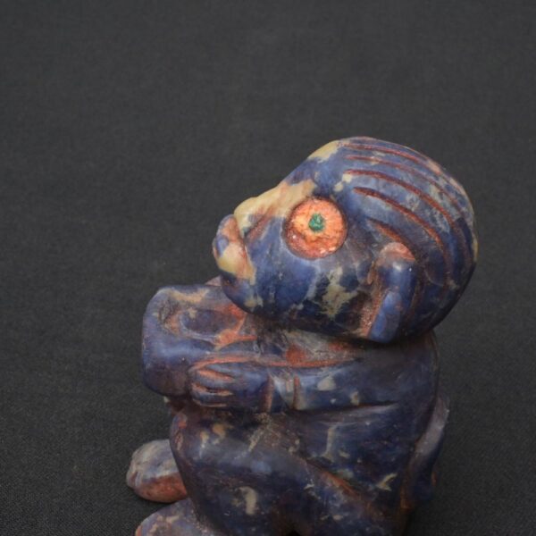 Handcrafted Sodalite Monkey Figurine Quartz Veins Inlaid Turquoise Eyes Art - Imagen 5