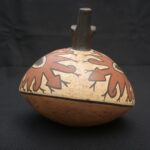 Nazca ceramic bottle with painted anthropomorphic mythical figure - Imagen 3