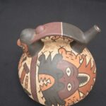 Nazca ceramic bottle with painted anthropomorphic mythical figure - Imagen 6