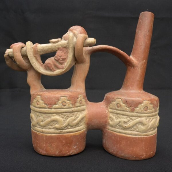 Moche ceramic double-bottle bottle with monkey and human figures - Imagen 1