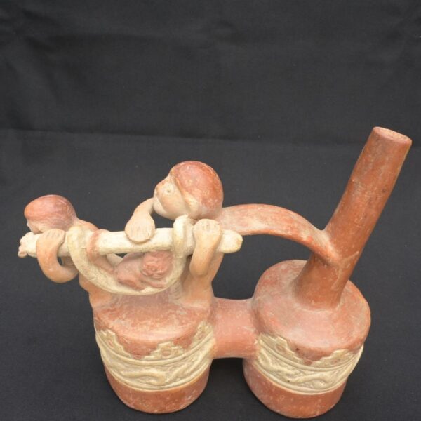 Moche ceramic double-bottle bottle with monkey and human figures - Imagen 6