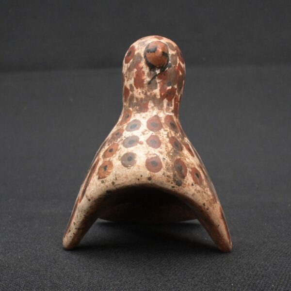 Nazca ceramic bird whistle with painted feather motifs - Imagen 4