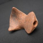 Nazca ceramic bird whistle with painted feather motifs - Imagen 8