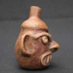 🟩Moche Feline Priest Head Bottle – Pre-Columbian Ceramic Ritual Vessel - Imagen 4
