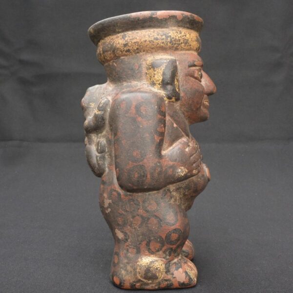 🟩Tiahuanaco Ritual Vessel – Chubby Man with Giant Toad on Back - Imagen 4