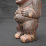 🟩Tiahuanaco Ritual Vessel – Chubby Man with Giant Toad on Back - Imagen 9