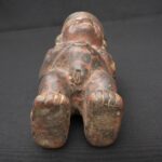 🟩Tiahuanaco Ritual Vessel – Chubby Man with Giant Toad on Back - Imagen 11