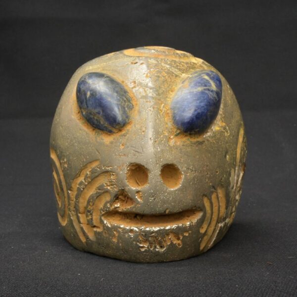 Handcrafted Pyrite Alien Head – Cosmic Reflection and Decor Piece - Imagen 1