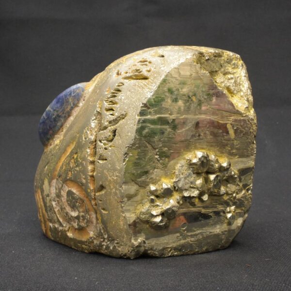 Handcrafted Pyrite Alien Head – Cosmic Reflection and Decor Piece - Imagen 3