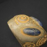 Handcrafted Pyrite Alien Head – Cosmic Reflection and Decor Piece - Imagen 7