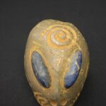 Handcrafted Pyrite Alien Head – Cosmic Reflection and Decor Piece - Imagen 8