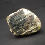 Handcrafted Pyrite Alien Head – Cosmic Reflection and Decor Piece - Imagen 9