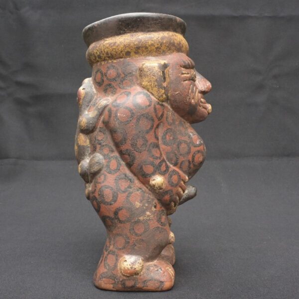 Tiahuanaco Ritual Bottle – Chubby Man with Toad on Back - Imagen 4