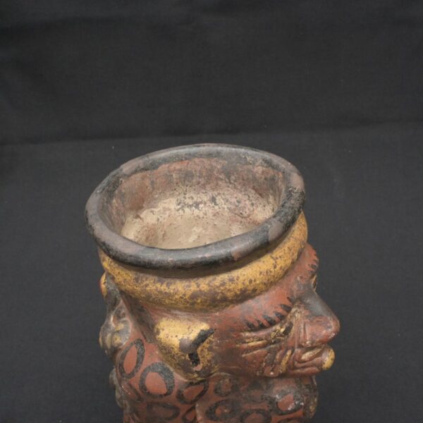 Tiahuanaco Ritual Bottle – Chubby Man with Toad on Back - Imagen 5