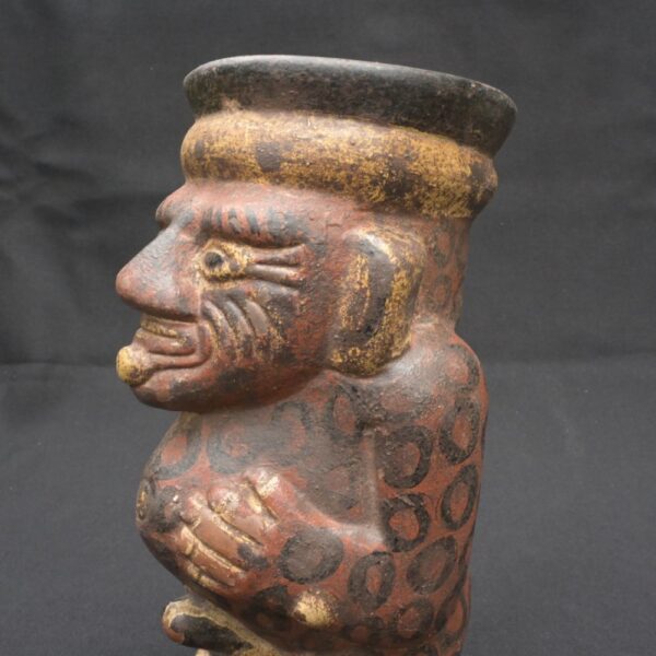 Tiahuanaco Ritual Bottle – Chubby Man with Toad on Back - Imagen 8