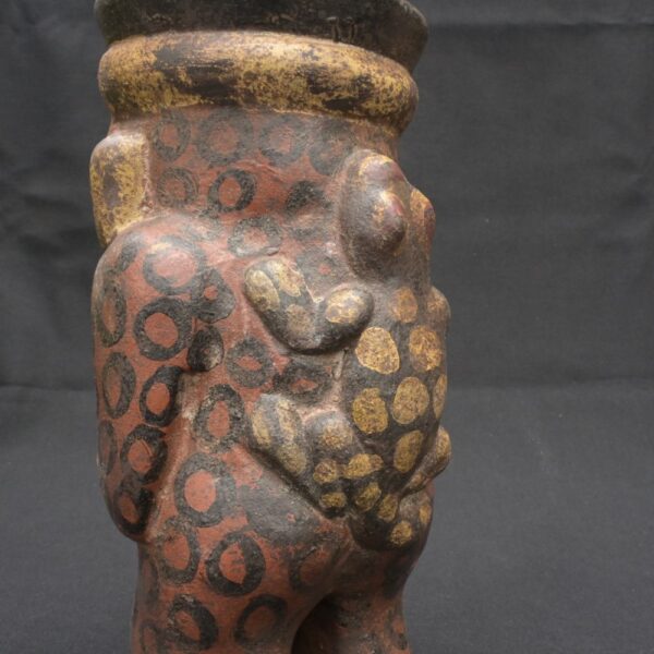 Tiahuanaco Ritual Bottle – Chubby Man with Toad on Back - Imagen 10