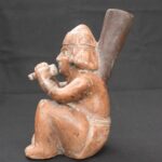 Moche Musician Figurine – Pre-Columbian Ceramic with Antara Flute - Imagen 2