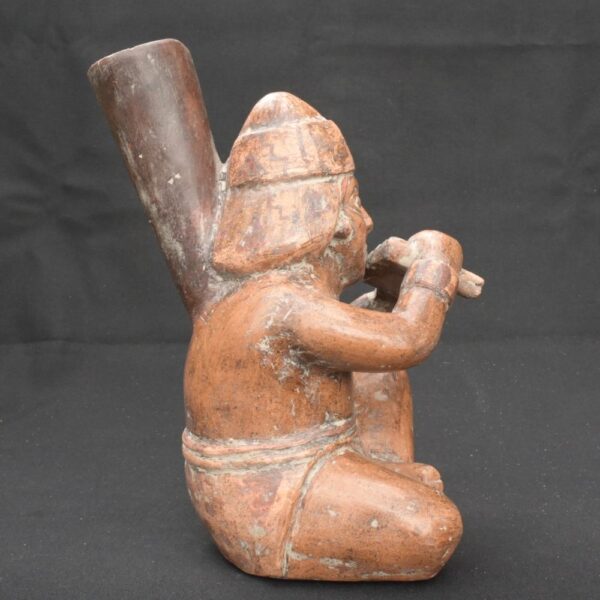 Moche Musician Figurine – Pre-Columbian Ceramic with Antara Flute - Imagen 4