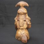Moche Warrior Figurine – Pre-Columbian Ceramic Ritual Pose - Imagen 3