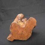 Moche Warrior Figurine – Pre-Columbian Ceramic Ritual Pose - Imagen 8