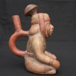 🔷Moche Stirrup Spout Vessel – Seated Man Ritual Pottery, Moche Artifact - Imagen 3