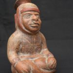 🔷Moche Stirrup Spout Vessel – Seated Man Ritual Pottery, Moche Artifact - Imagen 7