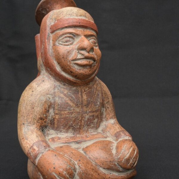 🔷Moche Stirrup Spout Vessel – Seated Man Ritual Pottery, Moche Artifact - Imagen 7