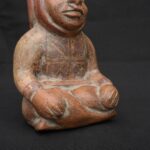 🔷Moche Stirrup Spout Vessel – Seated Man Ritual Pottery, Moche Artifact - Imagen 8