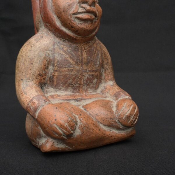 🔷Moche Stirrup Spout Vessel – Seated Man Ritual Pottery, Moche Artifact - Imagen 8