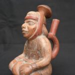 🔷Moche Stirrup Spout Vessel – Seated Man Ritual Pottery, Moche Artifact - Imagen 9