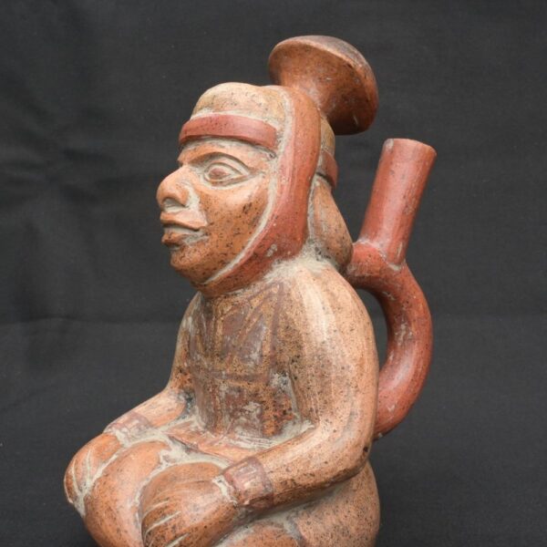 🔷Moche Stirrup Spout Vessel – Seated Man Ritual Pottery, Moche Artifact - Imagen 9