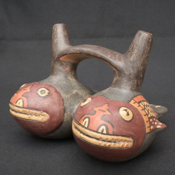 🎨 Double-Spout Nazca Bottle – Stylized Fish Motif - Imagen 1