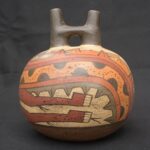 🌞 Nazca Ritual Bottle – Ceramic with Mythical Human Figure Art - Imagen 3