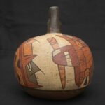 🌞 Nazca Ritual Bottle – Ceramic with Mythical Human Figure Art - Imagen 4