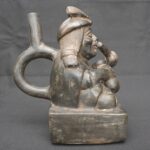 🎶 Moche Musician Figurine – Ceramic Sculpture of a Seated Flute Player - Imagen 4