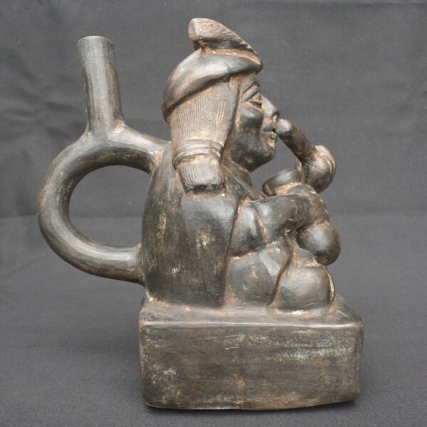🎶 Moche Musician Figurine – Ceramic Sculpture of a Seated Flute Player - Imagen 4