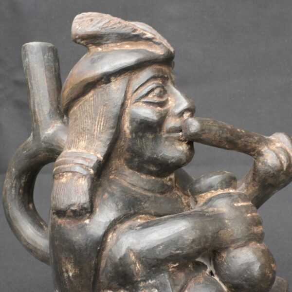 🎶 Moche Musician Figurine – Ceramic Sculpture of a Seated Flute Player - Imagen 7